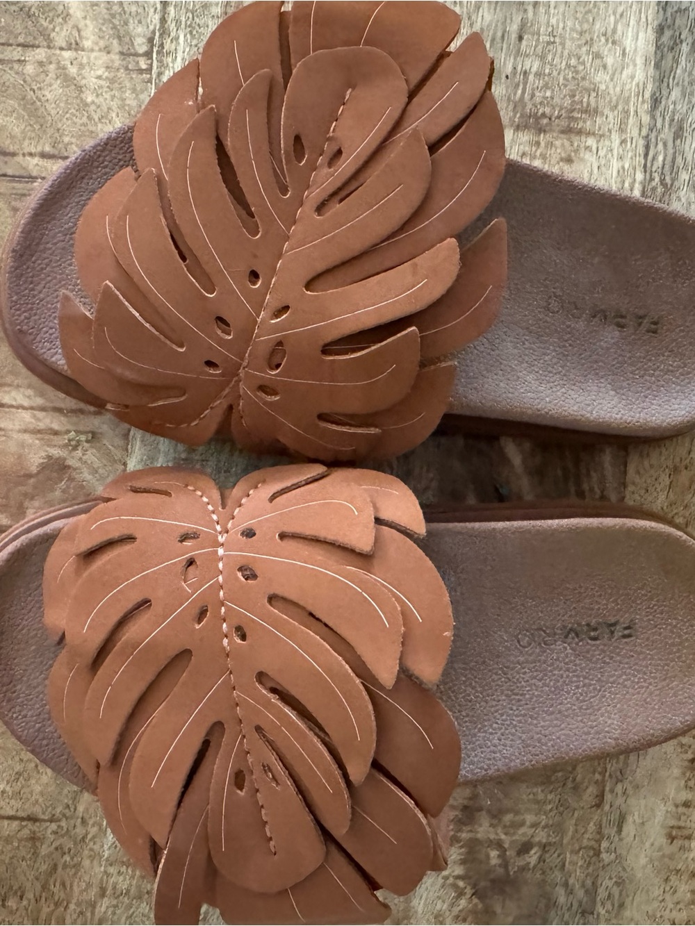 Like New Farm Rio Monstera Slides- size 7